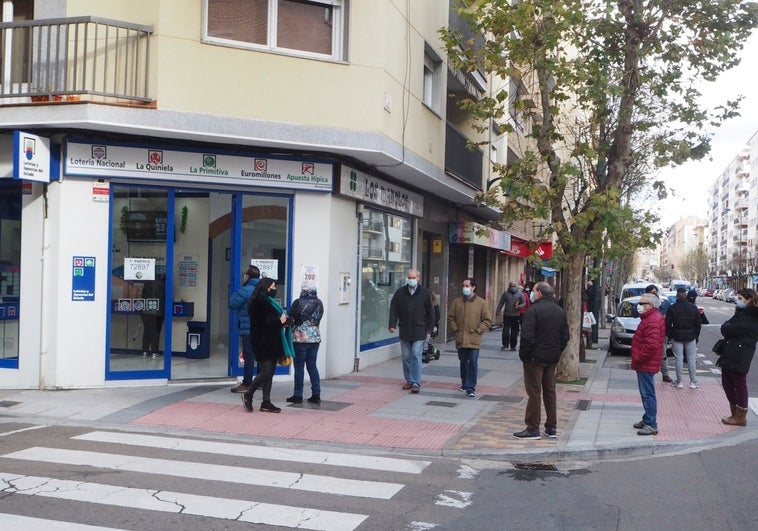 Detenido por intentar atracar un supermercado con un machete en el Paseo del Rollo La Gaceta Detenido por intentar atracar un supermercado con un machete en el Paseo del Rollo La Gaceta